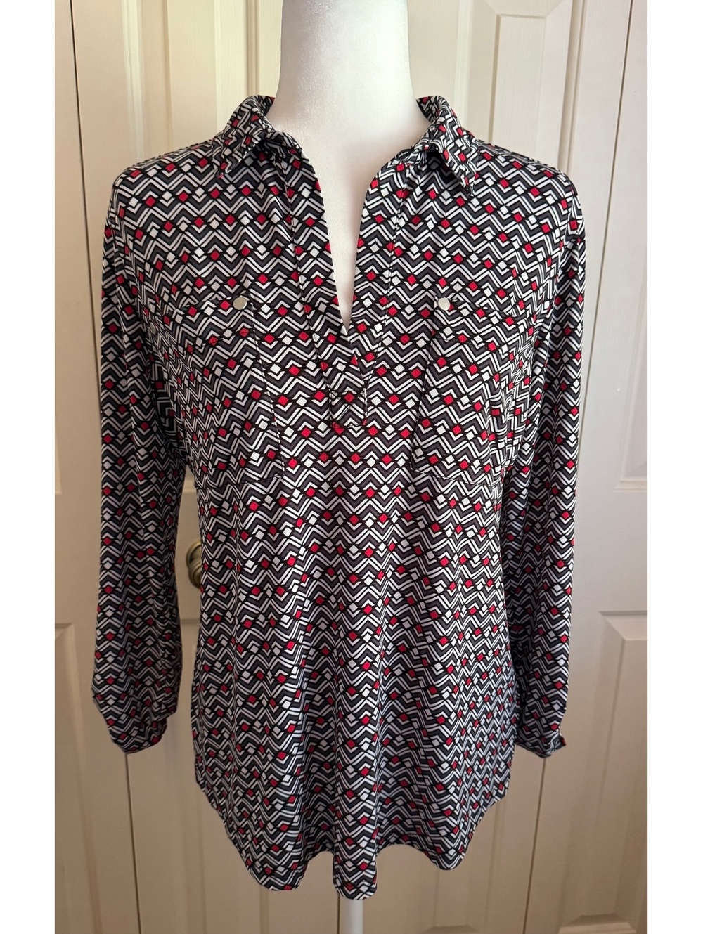 Jones New York geometric chevron popover blouse size M